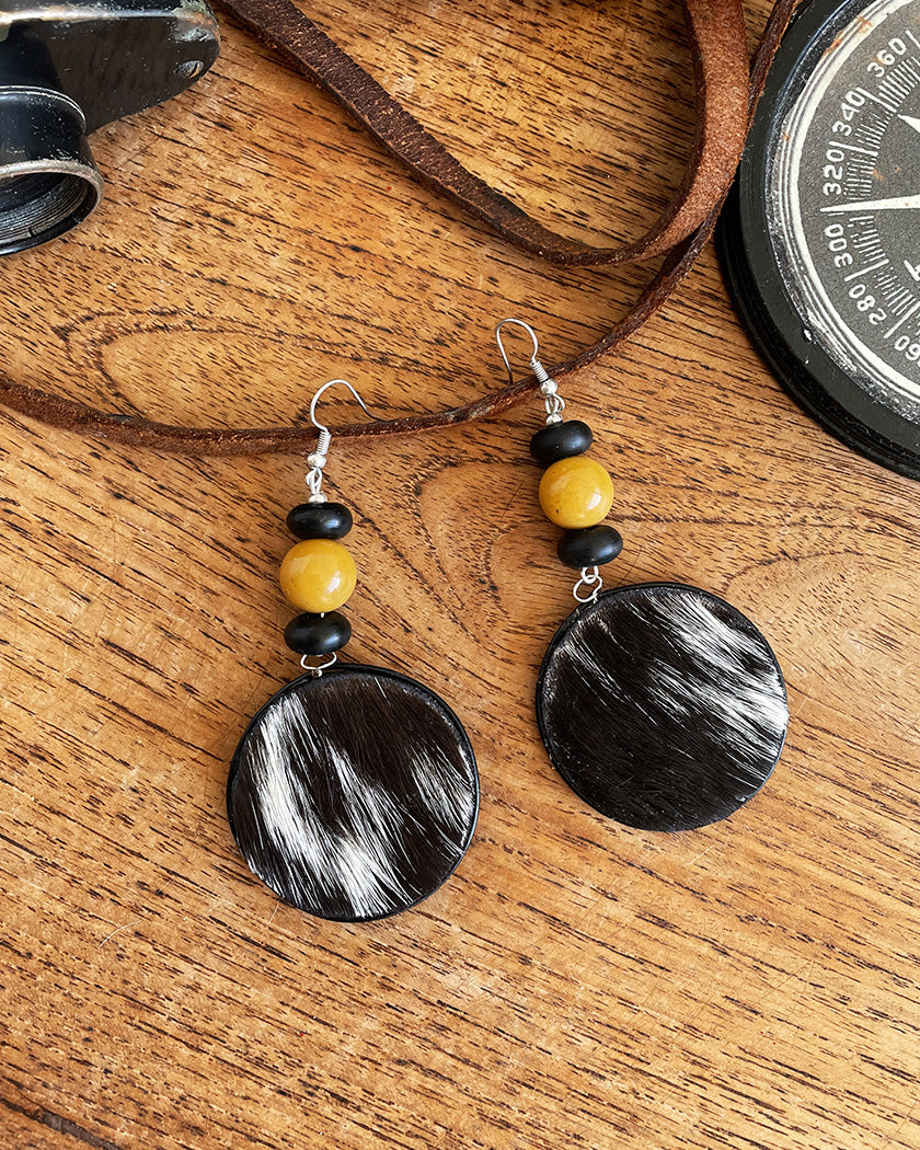 MOO COW MOOKITE EARRINGS MUSTARD/BLACK