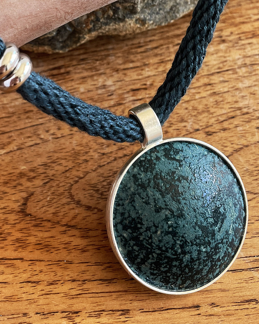 YALIBIDI (EMU) EGG PENDANT