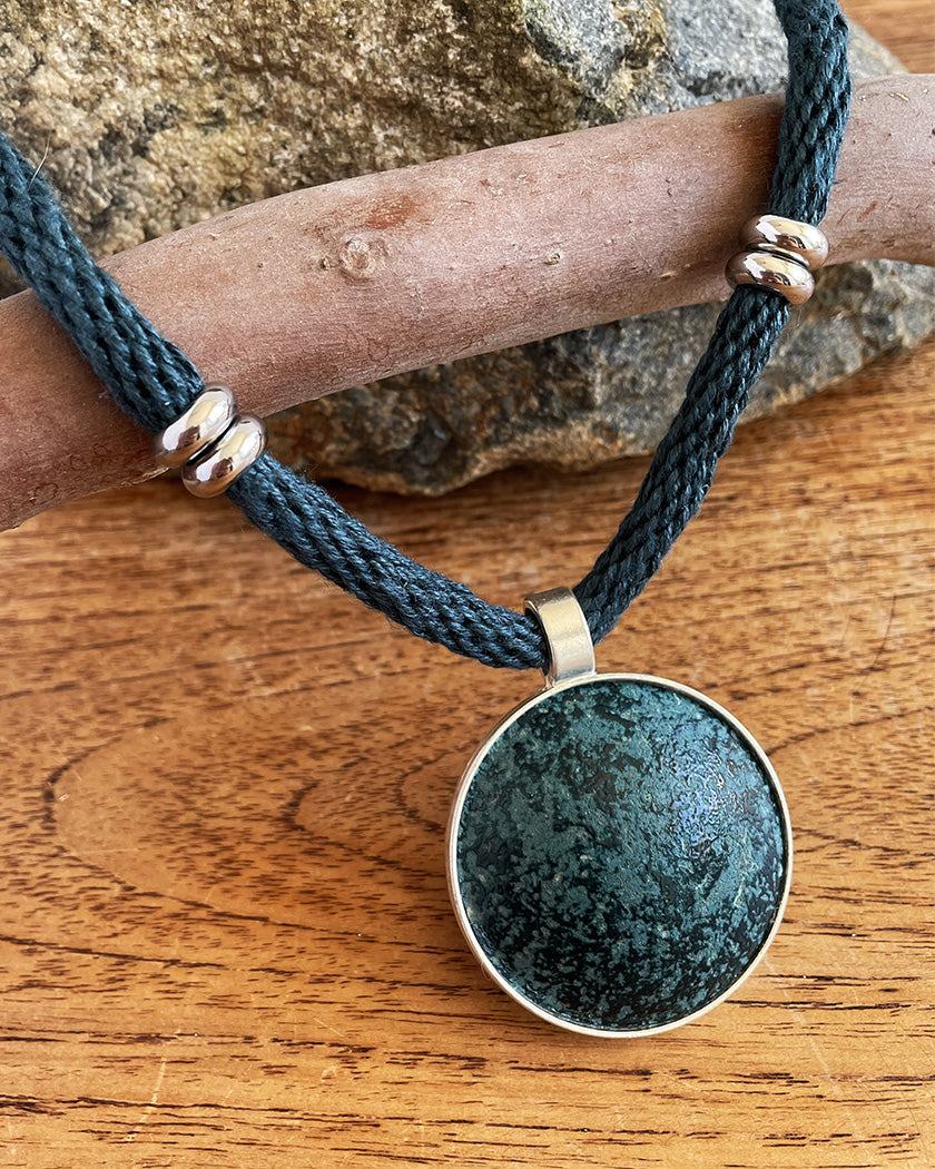 YALIBIDI (EMU) EGG PENDANT