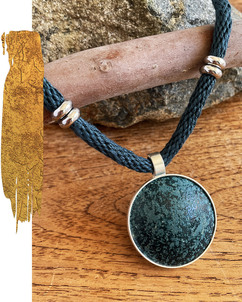 YALIBIDI (EMU) EGG PENDANT